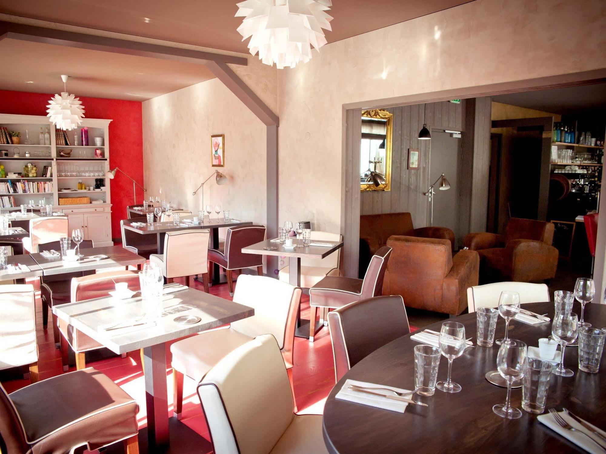 Hôtel Restaurant Logis Coté Lac Savenay Exterior foto