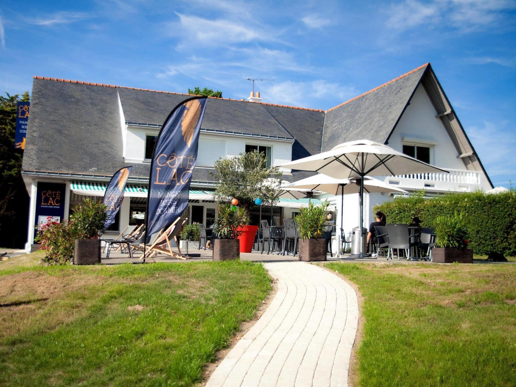 Hôtel Restaurant Logis Coté Lac Savenay Exterior foto