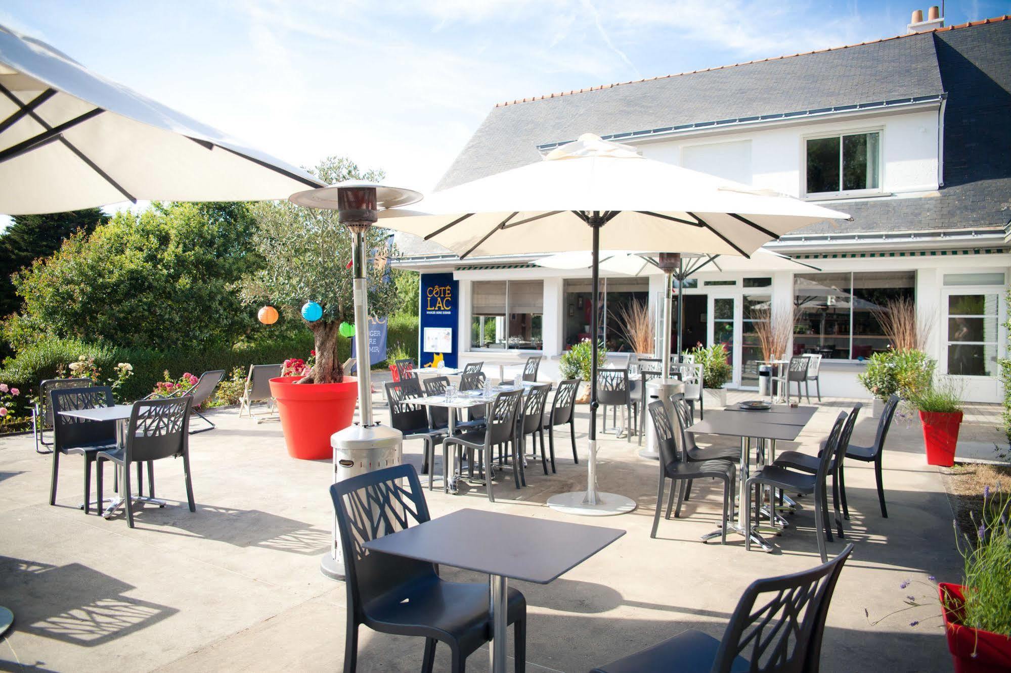 Hôtel Restaurant Logis Coté Lac Savenay Exterior foto